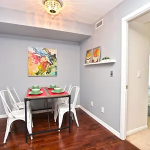  Apartment Downtown Condo, Free Parking & Amenities