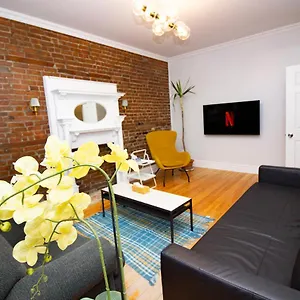 Bell Center/crescent Street Is Your Neighbor Holiday home