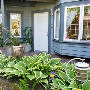 Bright Garden By Forest & Beach & Ubc Holiday home
