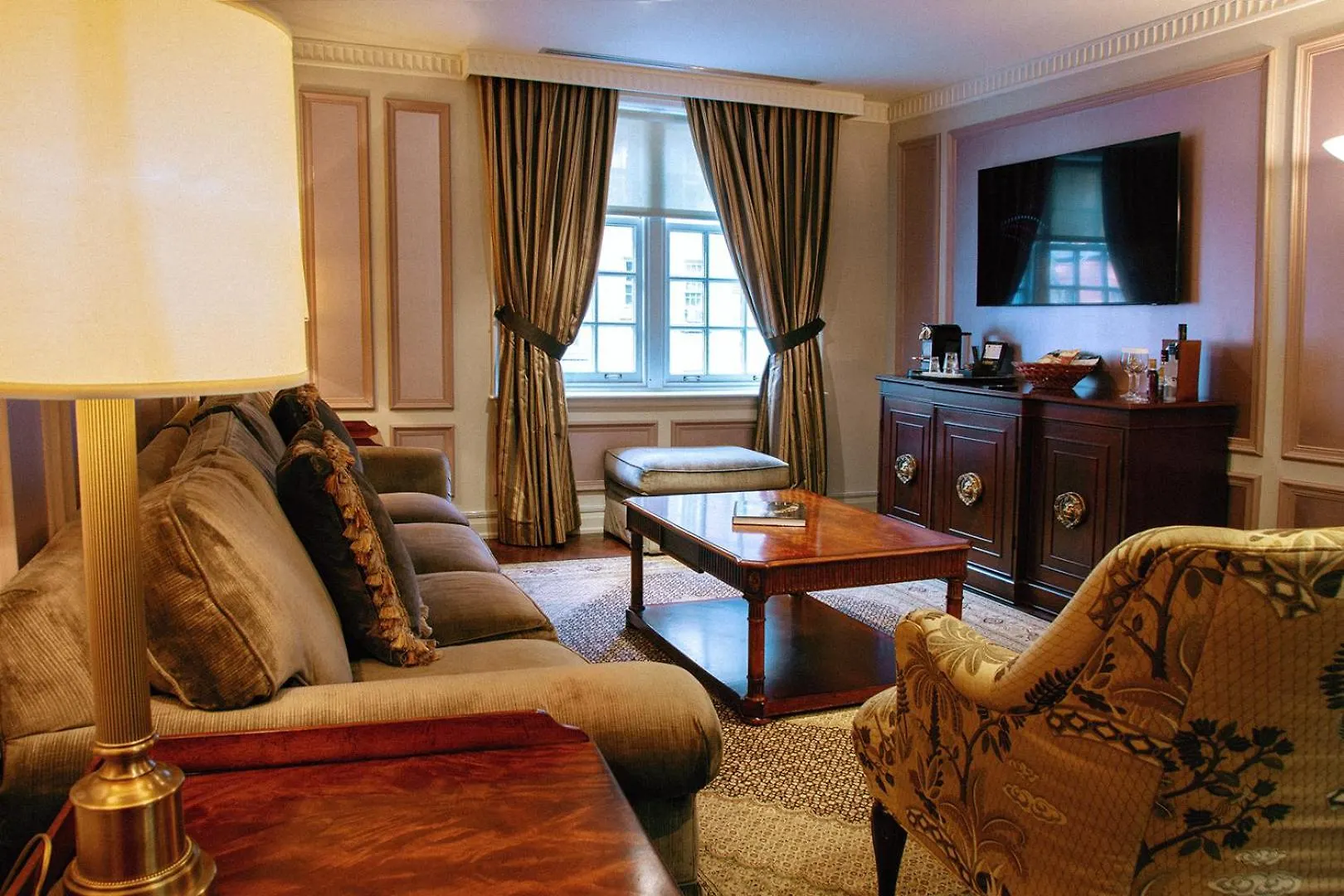 Windsor Arms Hotel Toronto