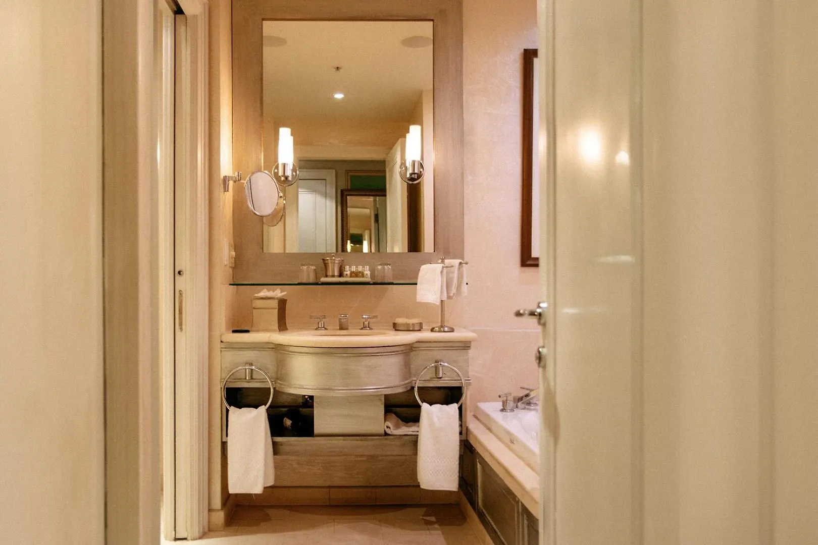 Windsor Arms Hotel Toronto